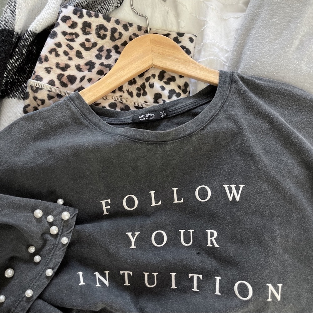 BERSHKA “follow your intuition” faux pearl oversized tee